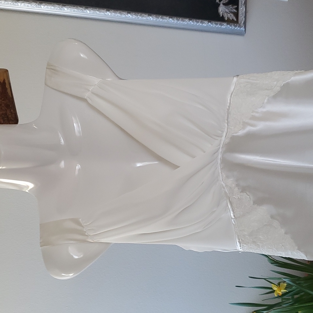 Jones New York night gown.Large. - Picture 3 of 8